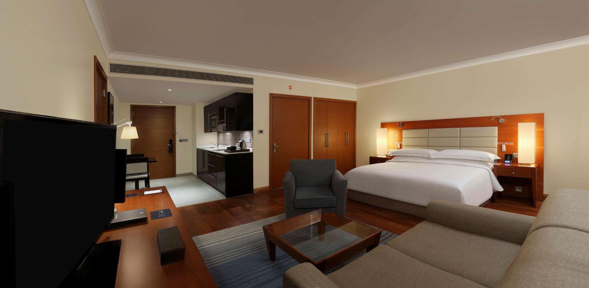 Hilton Bangalore Embassy Golflinks Exterior foto