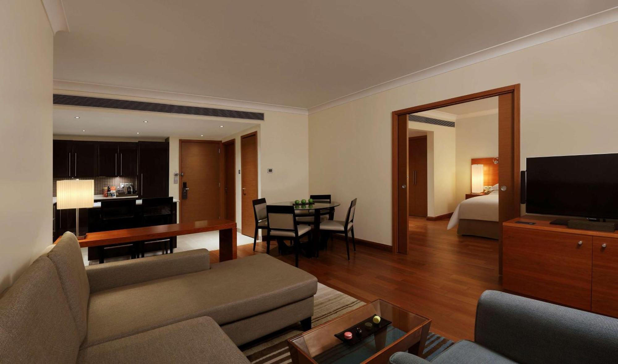 Hilton Bangalore Embassy Golflinks Exterior foto